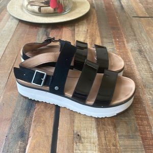 EUC Ugg sandals